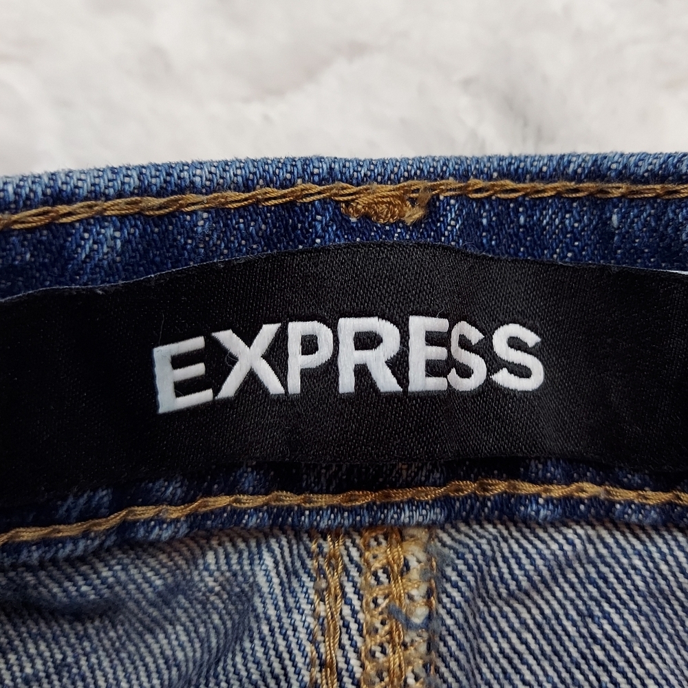 Express Denim Floral Embroidered Raw Hem Boho Jean Mini Skirt Size 8 - Picture 6 of 8